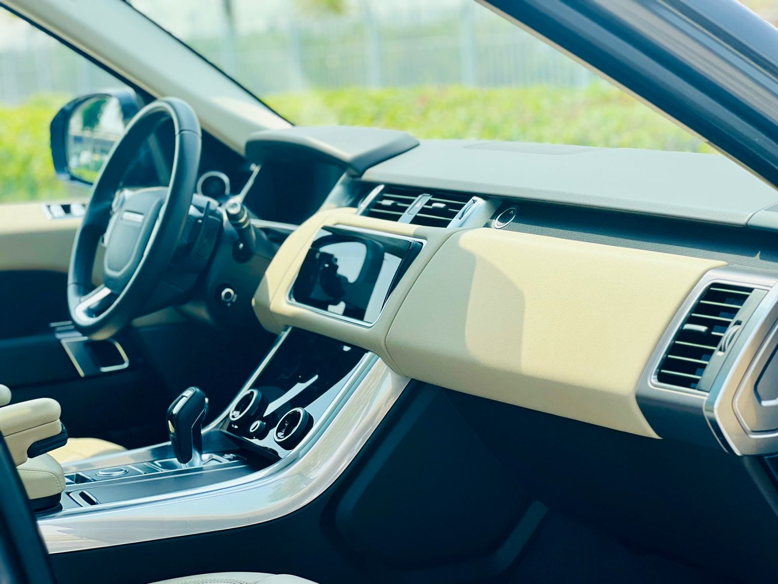 Gallery image of  {"id":123,"name":"Range Rover","company_id":37,"type_id":1,"created_at":"2025-02-06T17:53:17.000000Z","updated_at":"2025-02-06T17:53:17.000000Z"}